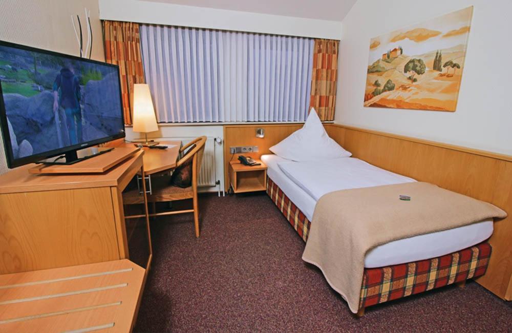 Gütersloh Hotel Lindenkrug מראה חיצוני תמונה